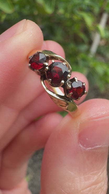 Antique Australian 18ct yellow gold three stone 0.46ct TCW garnet crossover ring