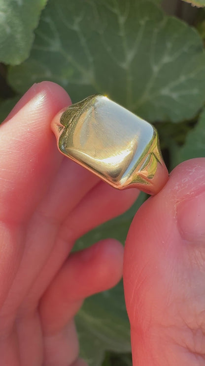 Vintage Mid Century English 9ct yellow gold square signet ring