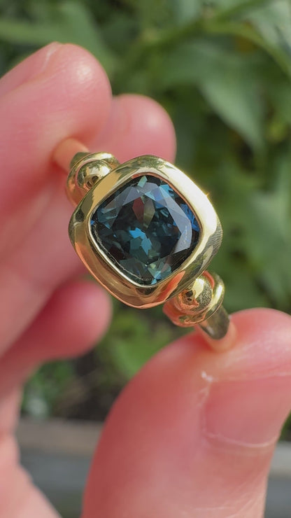 Handmade Chris Sherwin 18ct gold natural Australian sapphire ring