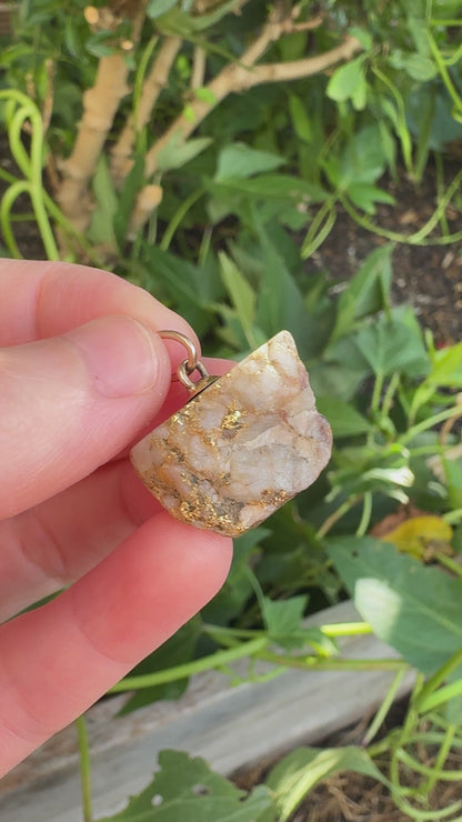 Antique Australian gold in quartz specimen pendant with 9ct gold fittings