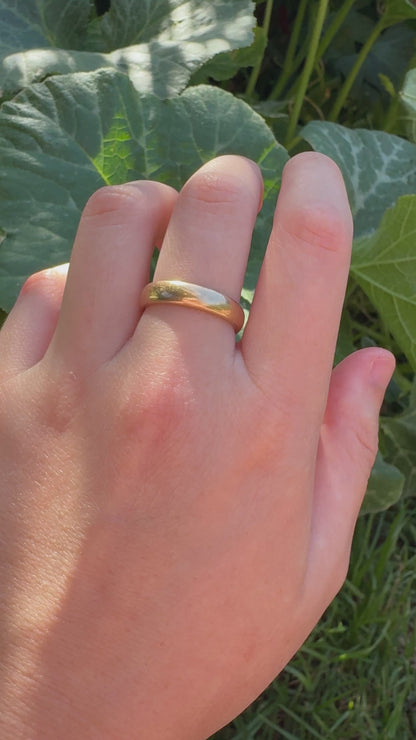 Antique Australian 15ct yellow gold band, 4.5mm wide