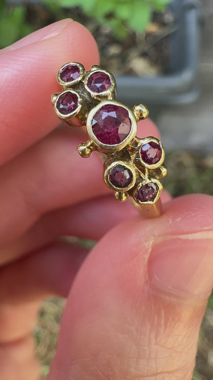 Vintage 18ct yellow gold seven stone 0.4ct TCW natural ruby ring
