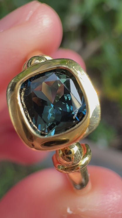 Handmade Chris Sherwin 18ct gold natural Australian sapphire ring