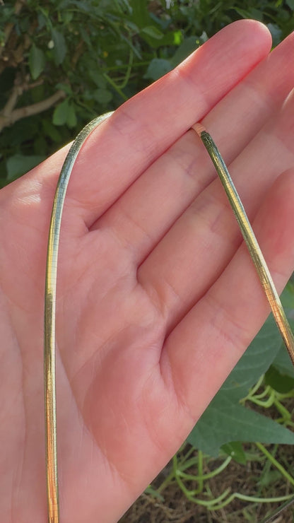 Vintage 9ct yellow gold and white gold reversible omega chain, 41.5cm / 16.34 inches