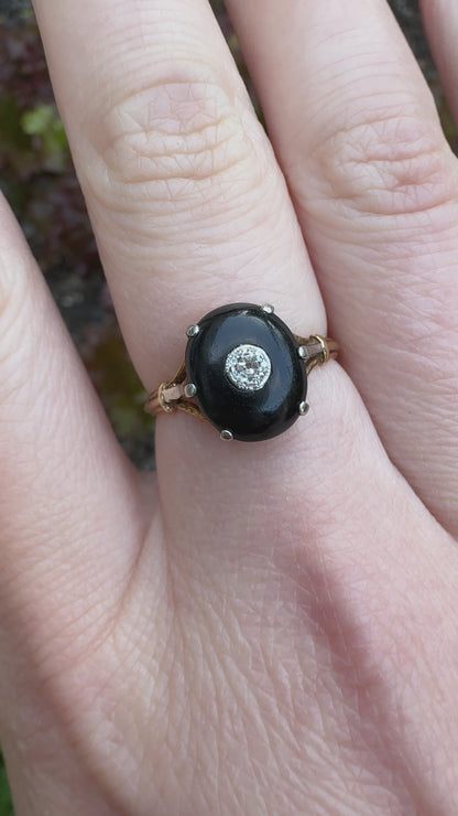 Vintage 18ct yellow gold onyx and old mine cut diamond ring