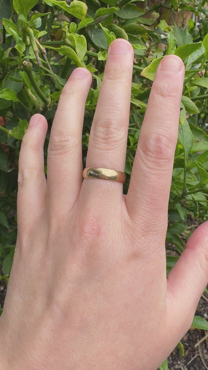 Antique Victorian 15ct yellow gold band, 4.7mm wide