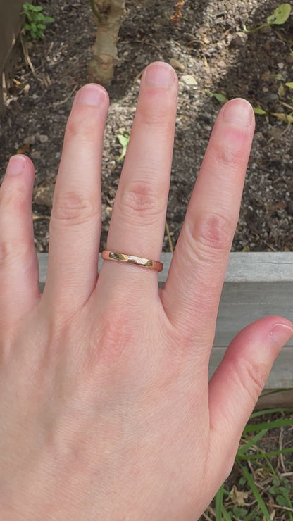 Antique Australian 15ct rosy yellow gold band, 3mm wide