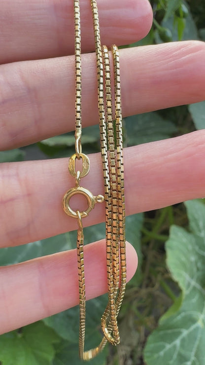 Vintage Italian 18ct yellow gold box link chain, 40cm / 15.75 inches long