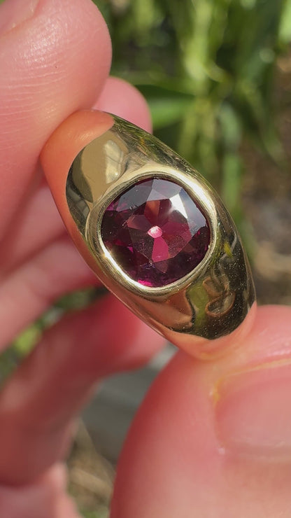 Antique English Edwardian 18ct yellow gold 0.76ct old cushion cut garnet gypsy ring