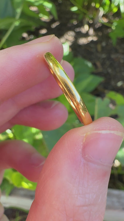 Vintage English 22ct yellow gold band, 2.1mm wide