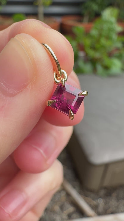 Custom handmade 9ct yellow gold 0.97ct rhodolite garnet claw set pendant