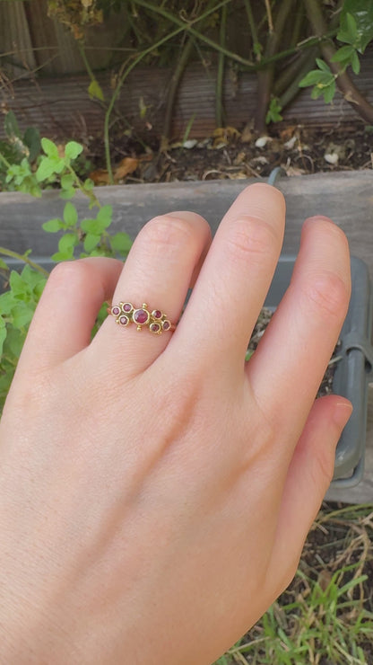 Vintage 18ct yellow gold seven stone 0.4ct TCW natural ruby ring