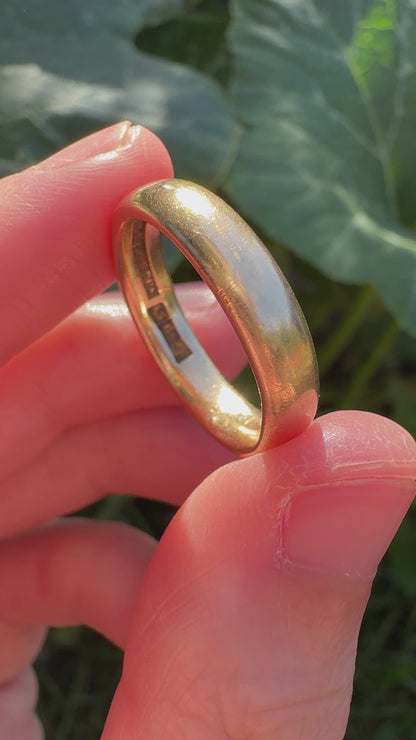 Antique Australian 15ct yellow gold band, 4.5mm wide